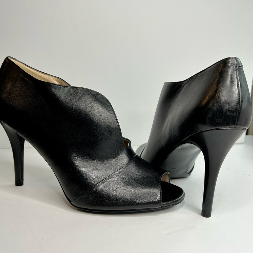 Nine West 8M Black Leather Heels